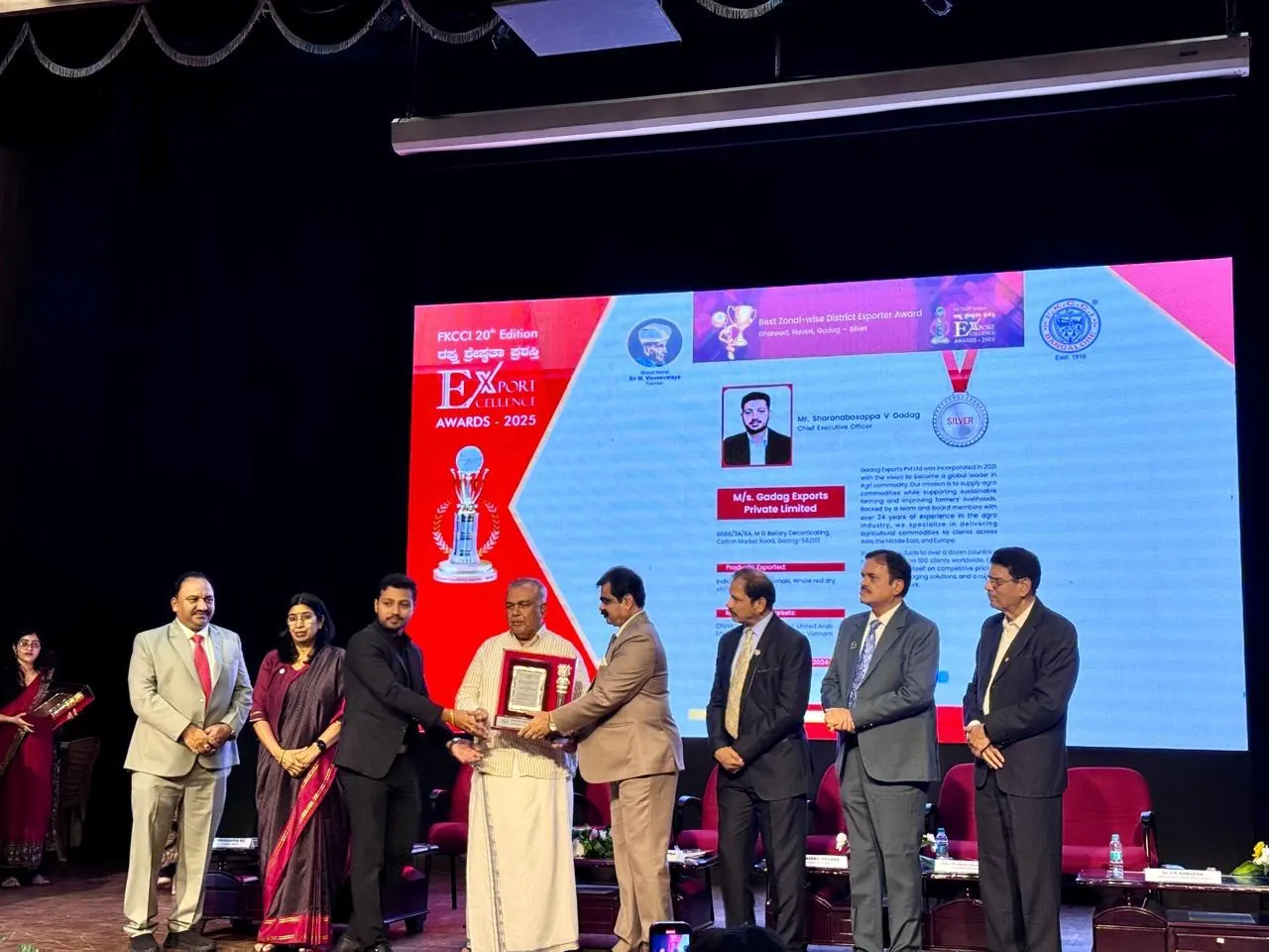 Gadag Exports receiving the FKCCI 20th Edition Export Excellence Award in Bengaluru, September 2025, with the award citation for Best Zonal-wise District Exporter displayed on screen